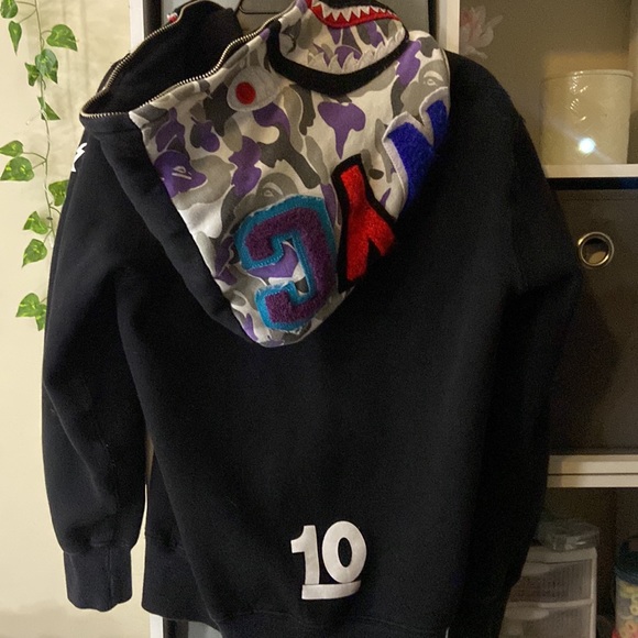 bape hoodie 🤍 - Picture 2 of 4